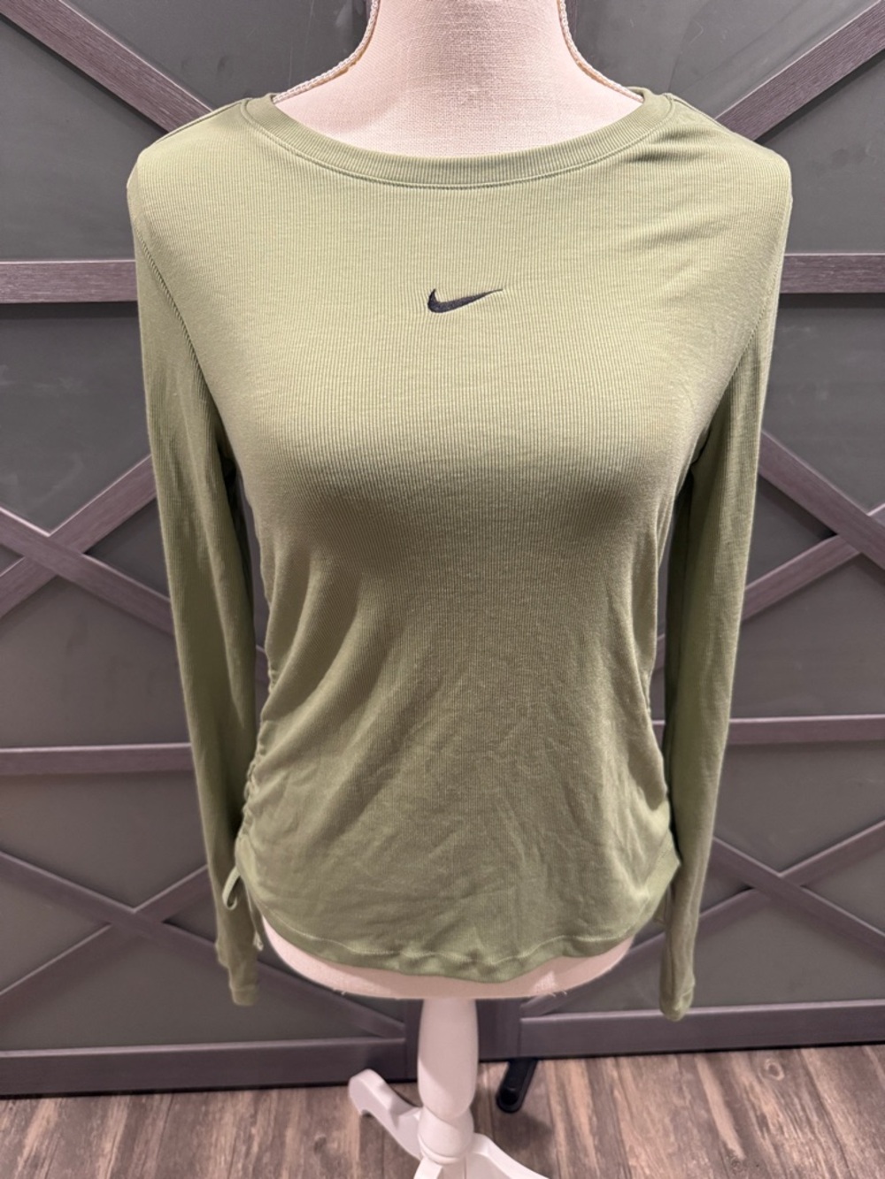 Nike Olive Green Long-Sleeve Crewneck ribbed style Top